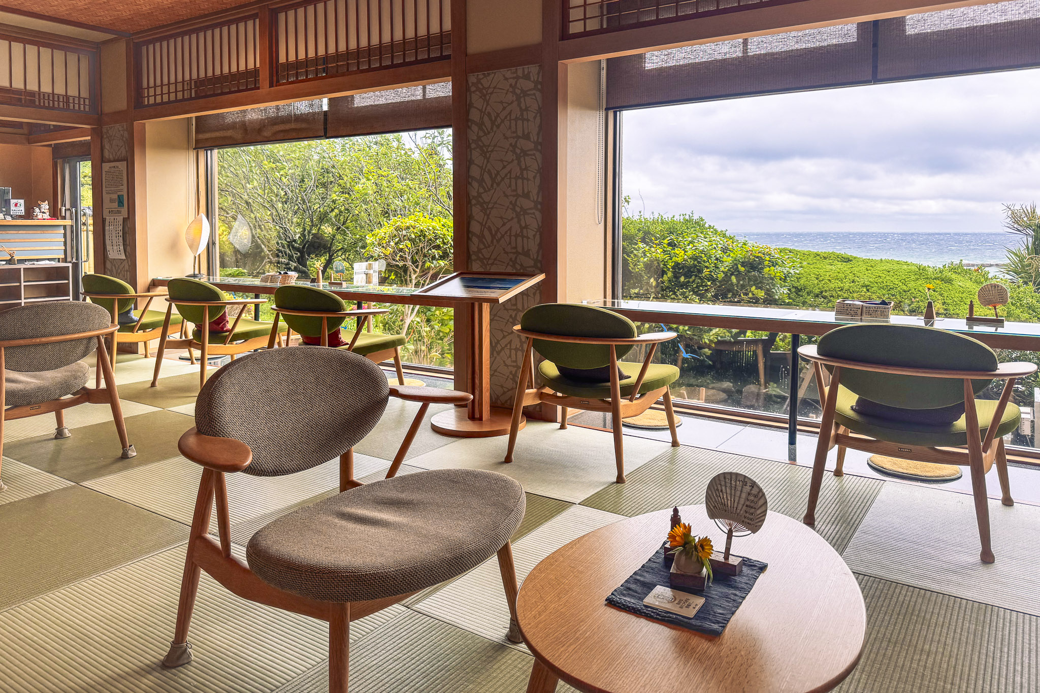 Ocean-view lounge with Japanese-style interiors at Hotel Sunosaki Kazenosho in Tateyama, Chiba